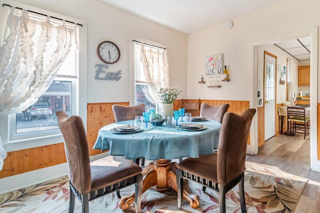 קיאהוגה פולס Cottage In The Falls, 2 B, 2 Bath, Fireplace מראה חיצוני תמונה