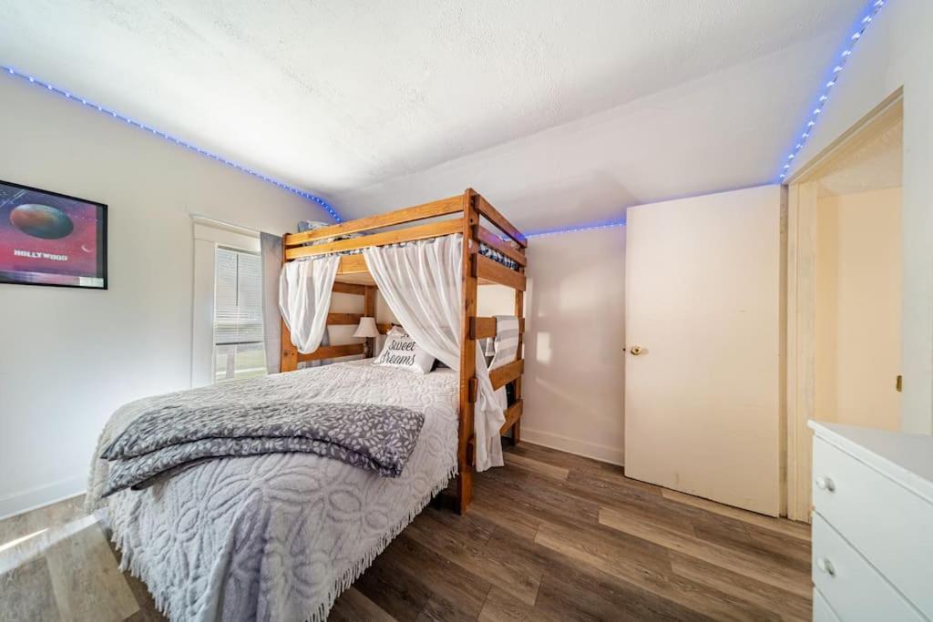 קיאהוגה פולס Cottage In The Falls, 2 B, 2 Bath, Fireplace מראה חיצוני תמונה